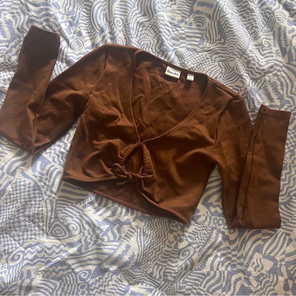 Aritzia Sunday Best Far Out Longsleeve Size 2XS - Picture 4 of 4